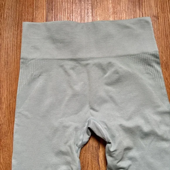 Hollister Gilly Hicks Go Boost Bottoms Leggings, Seafoam Green, Sz S NWT (7) - Picture 4 of 6